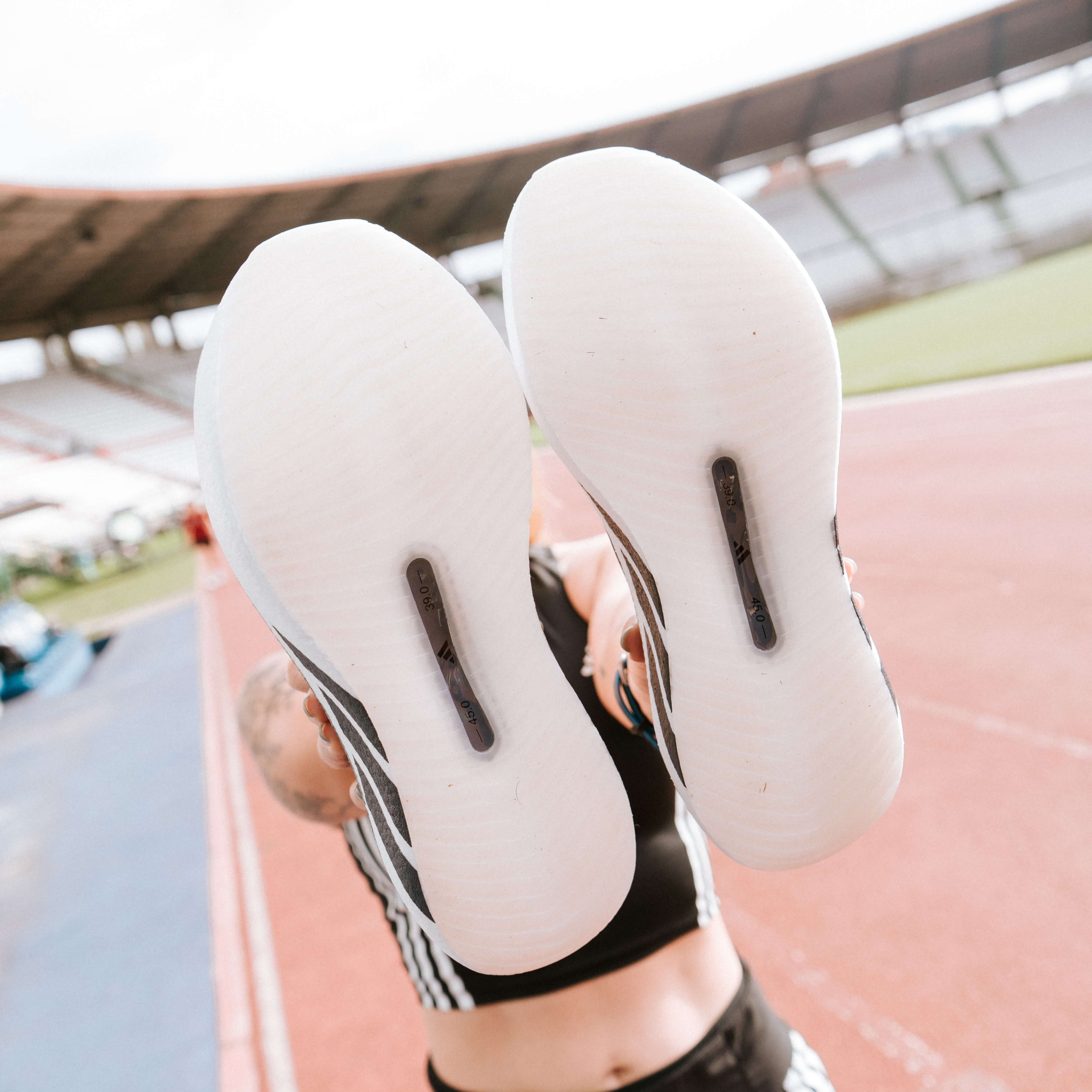 Adidas Hyperboost Negra