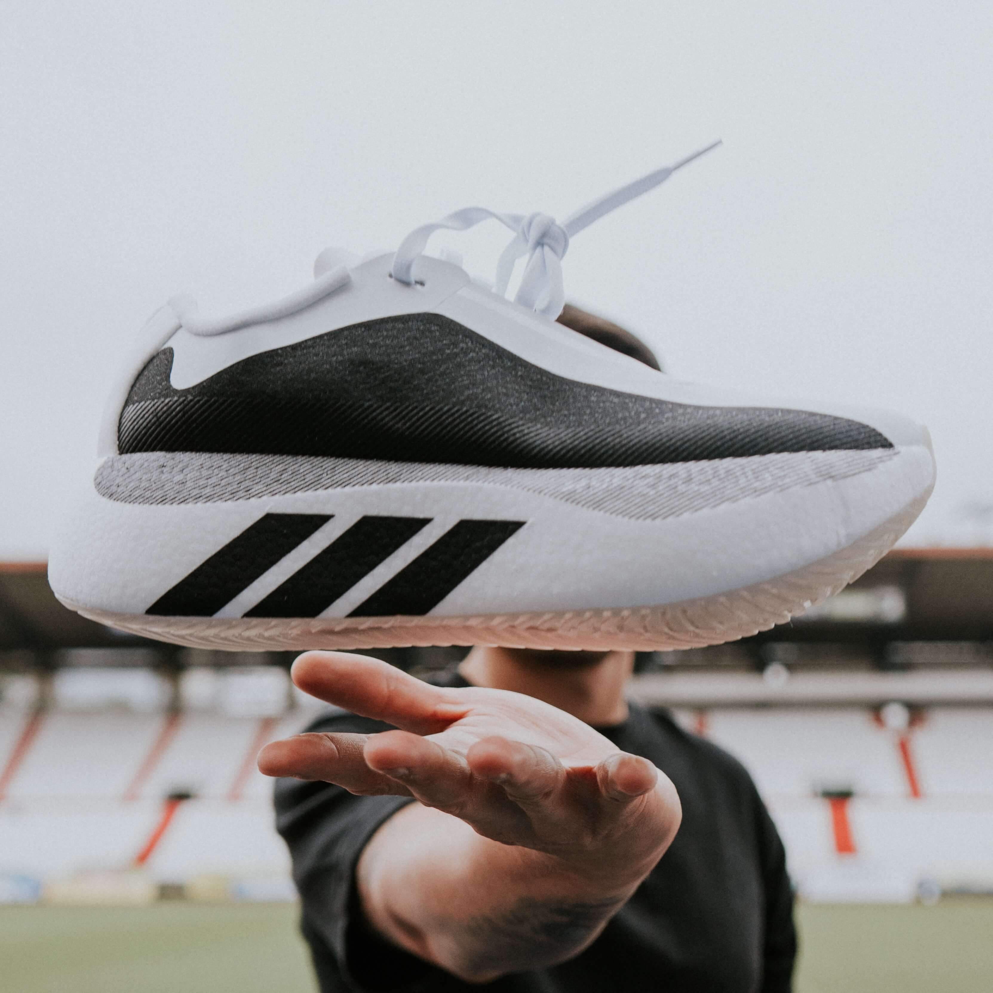 Adidas Hyperboost Blanca Negra