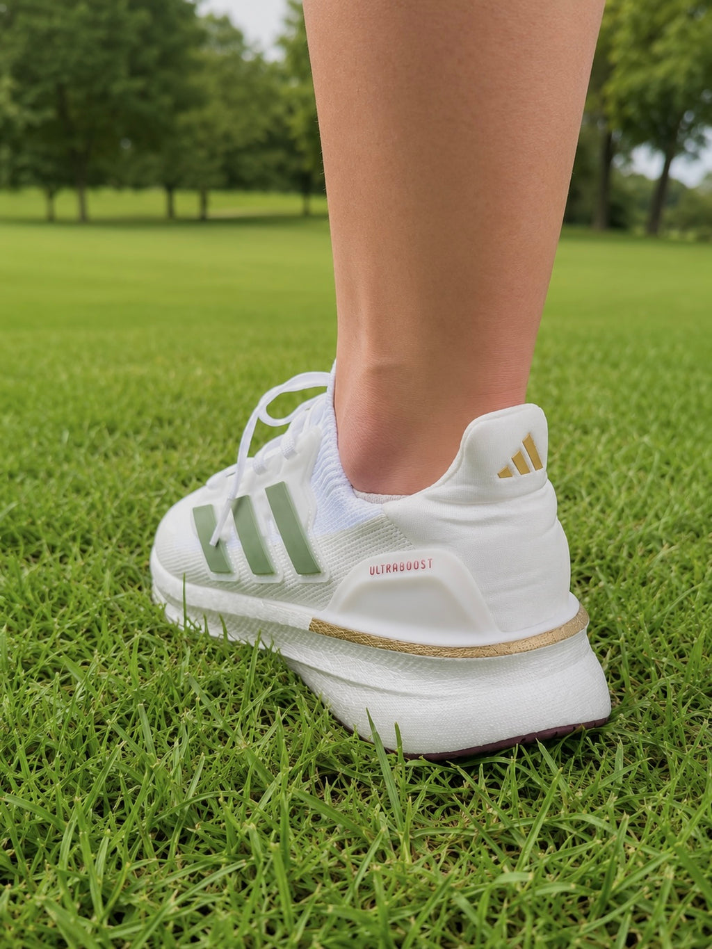 Adidas Ultraboost Light Blanco/Verde – Running & Lifestyle Premium