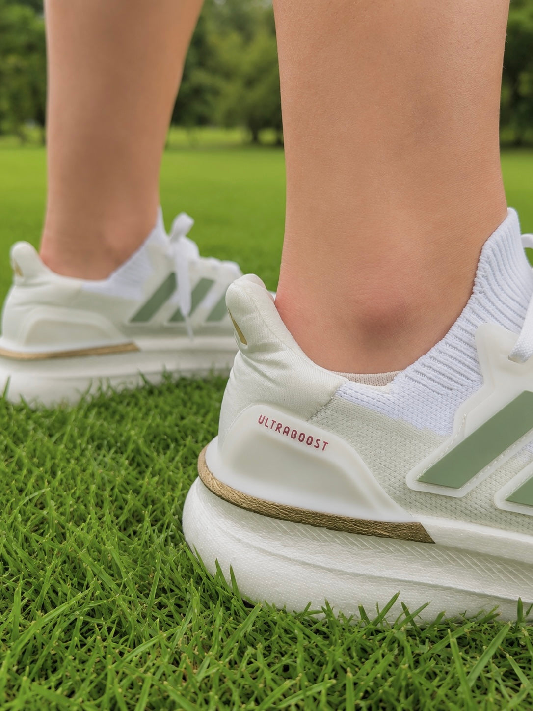 Adidas Ultraboost Light Blanco/Verde – Running & Lifestyle Premium